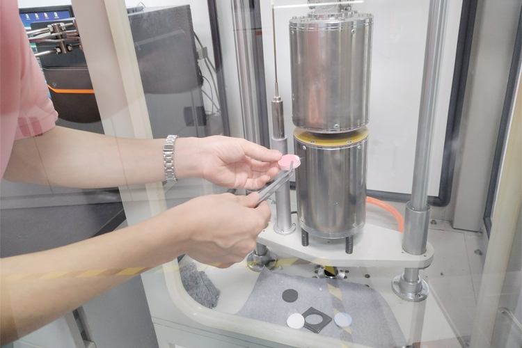 Thermal conductivity test of thermal conductive silica gel pad