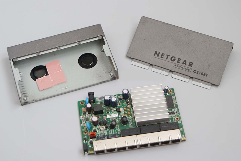 Application of thermal conductive silicone pads Application of thermal conductive silicone pads